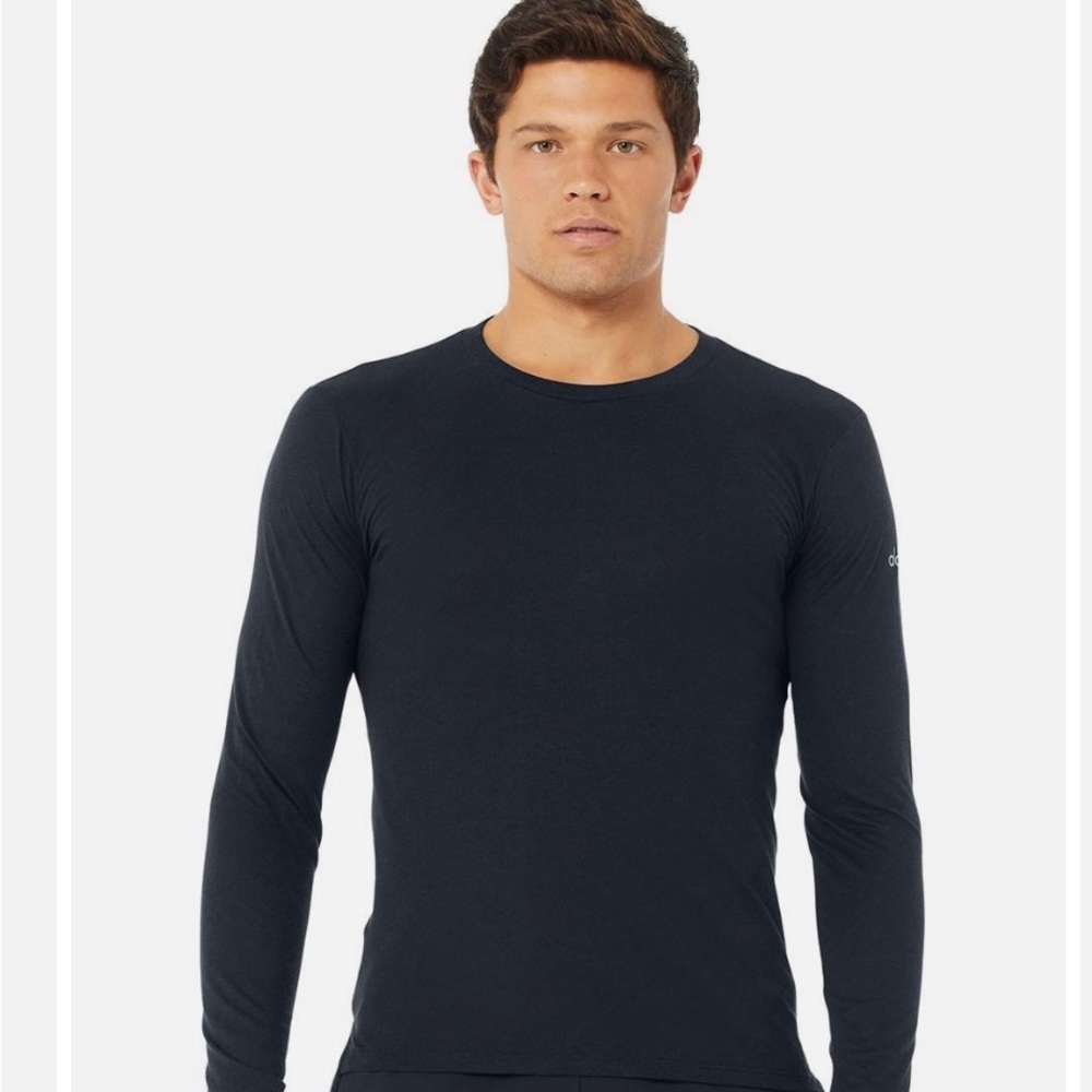 Alo Yoga |  Man Long Sleeve
Top in Dark Navy, Size: M